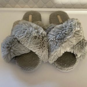 HALLUCI Women's Cross Band Soft Plush Fleece House Indoor or Outdoor Slippers